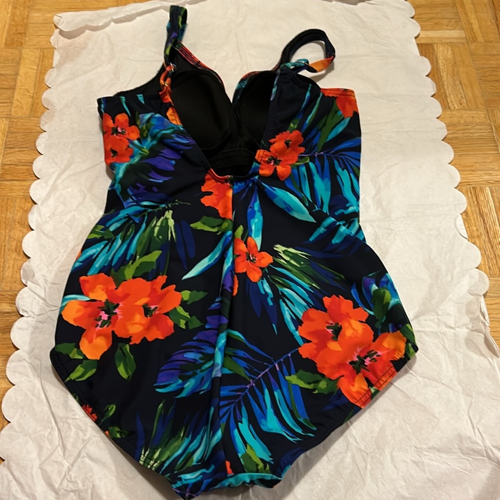 Miraclesuit - Picture 4 of 10